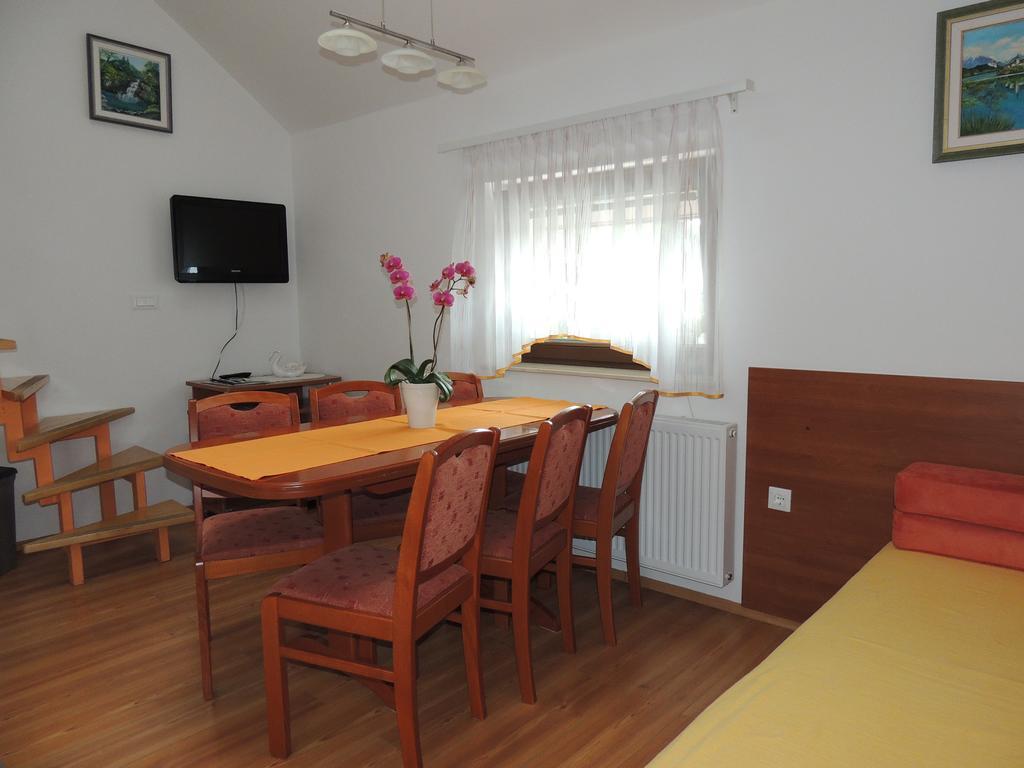 Apartments And Rooms Tavcar Μπλεντ Δωμάτιο φωτογραφία